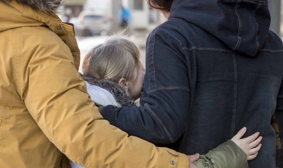 Pere viimased kuud möödusid närveerides: kas lastekaitseametnikud tulevad nende koju ja viivad tütre kaasa?