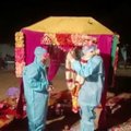 ВИДЕО | Когда твоя девушка больна. Невеста из Индии заболела коронавирусом в день свадьбы, но церемония все равно состоялась