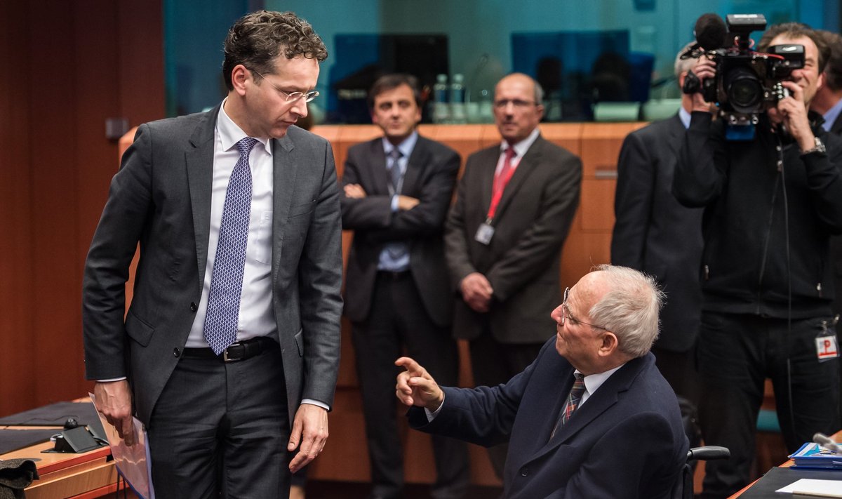 Mida teha Kreekaga? Seda arutasid eile Brüsselis euroala rahandusministrid. Pildil Saksamaa minister Wolfgang Schäeuble (paremal) ja Hollandi minister Jeroen Dijsselbloem