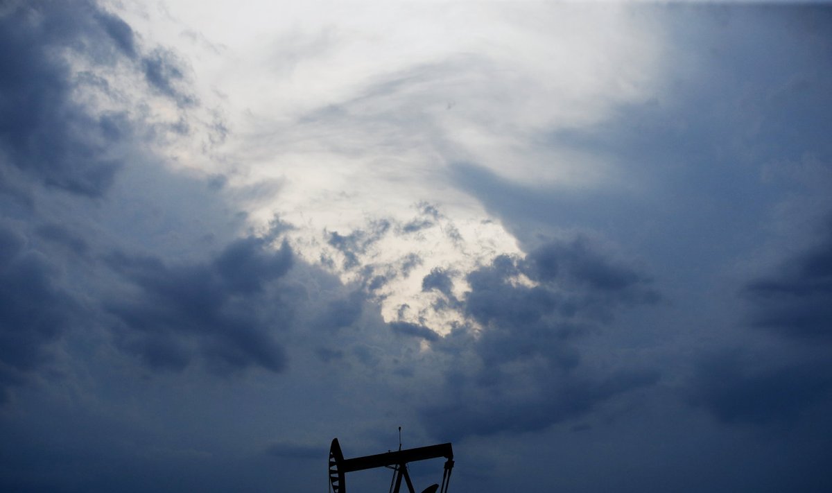 Tumedad pilved kogunevad naftatootjate kohale