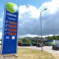 ФОТО: Все больше нарвских семей заправляется в Ивангороде дважды в месяц: бензин — в два раза дешевле, Viru Valge — по 2.80 евро за пол-литра