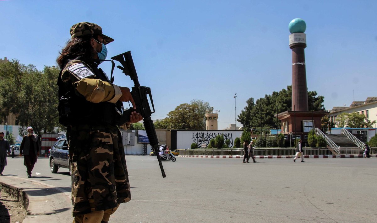 Talibani võitleja eile pealinna Kabuli kontrollpunktis.