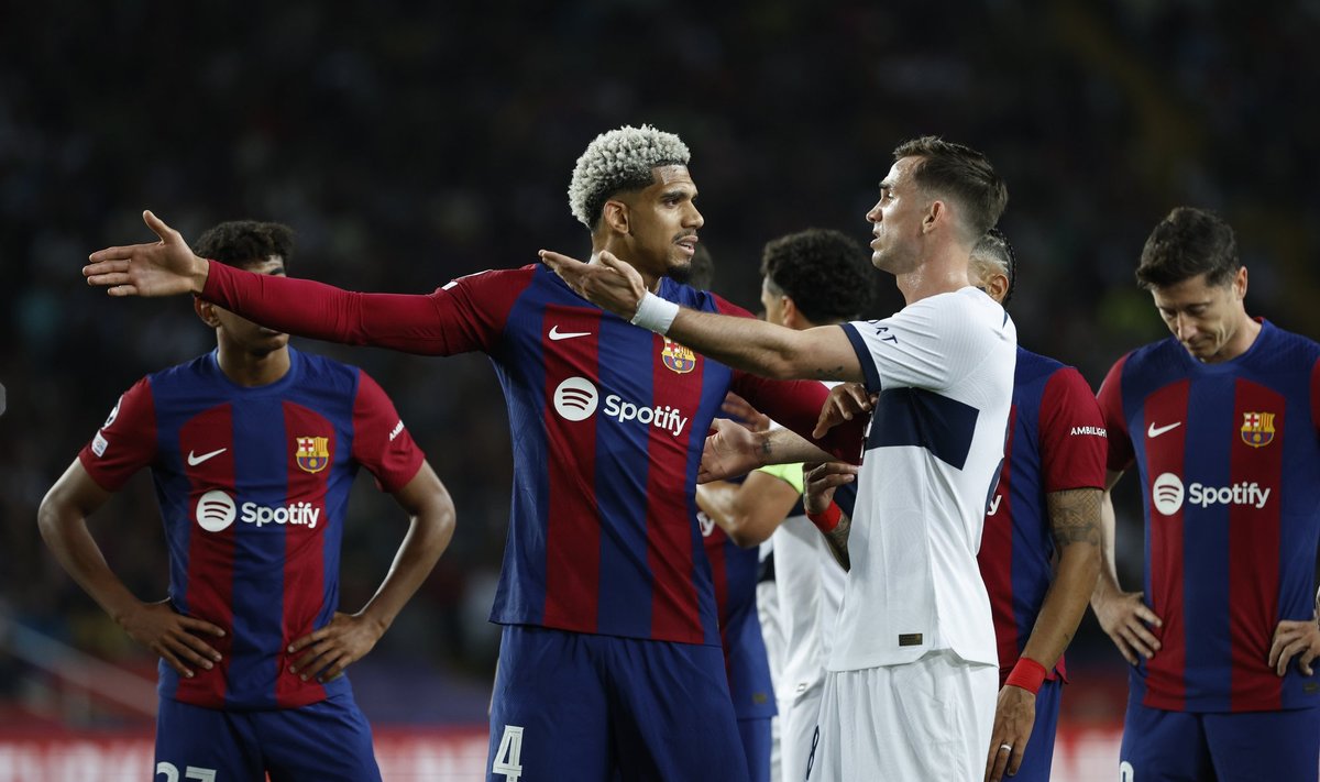 Ronald Araujo (keskel) osutus FC Barcelona poolt patuoinaks.