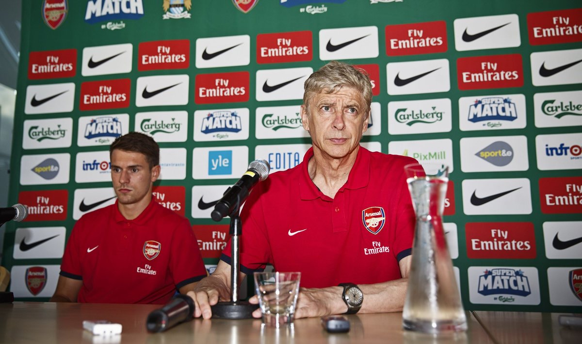 Arsene Wenger ja Aaron Ramsey eilsel pressikonverentsil.