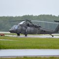 DELFI FOTOD: Ämaris maandusid kaks USA helikopterit Black Hawk