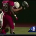 VIDEO: Segane teismeline: Ameerika jalgpallur hakkas vastast kiivriga näkku peksma