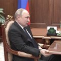 VIDEO | Kramplikult lauast kinni hoidnud Putin pani taas mühinal levima kuuldused tervisehädade kohta