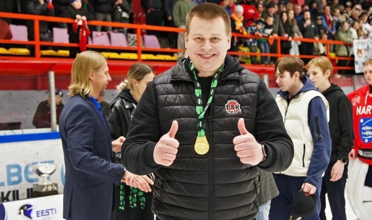 Илья Ильин, тренер нарвской команды «Narva PSK», которая, победив тартуский «Вялк 494», стала чемпионом Эстонии по хоккею с шайбой сезона 2023/2024