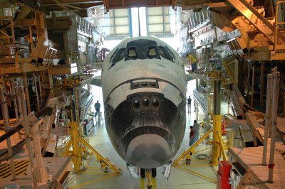 Kosmosesüstik Discovery hoolduses 2005. aastal.