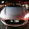 Tesla auto Model S muutub rohkem isejuhtivaks ja aitab ka laadimispunkte leida