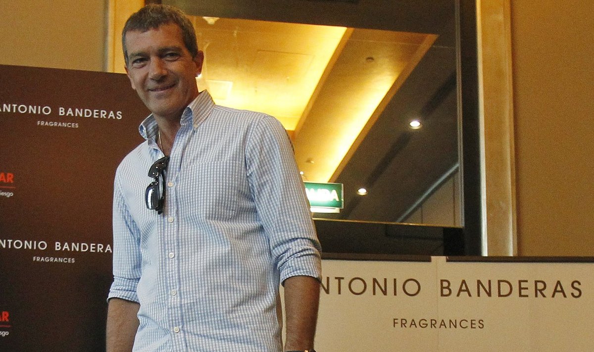 Spanish actor Antonio Banderas poses for a picture as he arrives for a news conference in Lima