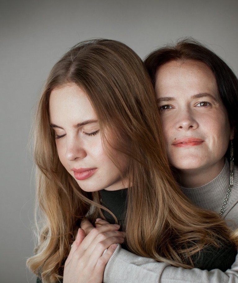 Ольга с дочерью, которая осталась в России. Когда они теперь увидятся?