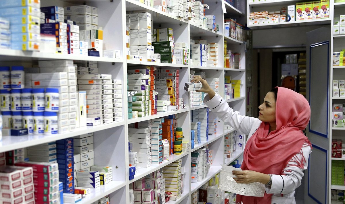 Proviisor Teherani apteegis. Haruldasi ravimeid hankida on üha raskem, sest kriisi ajal ostetakse neid varuks.