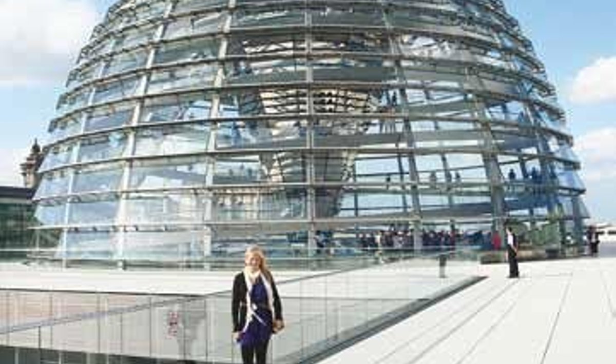 Loo autor Saksamaa parlamendihoone Reichstag in Bundestag katusel