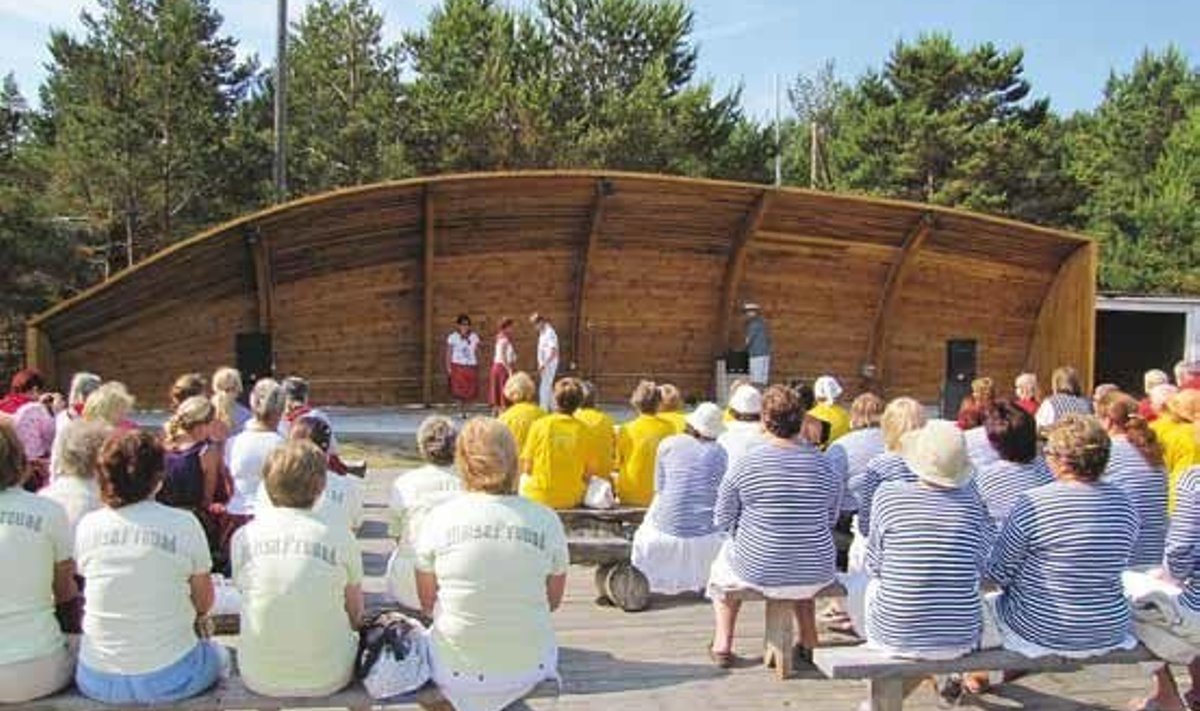 Prangli omalaadne laululava mullu suvel toimunud Eesti saarte kokkutuleku ajal.