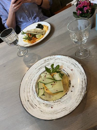 Sooviks midagi kohalikku! Palun väga. Soe ja kodune vanaema Eleonora kanahautis.