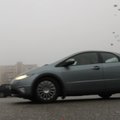 DELFI TESTIB | Uisud jalga ja rooli! Väike sõidukiirus ja talverehvid jätavad auto endiselt ohtlikult libisema