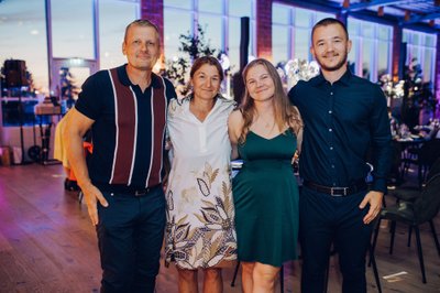 Perekond: Andres Pedjak, Eva Pedjak, Laura Pedjak ja Oskar Pedjak.