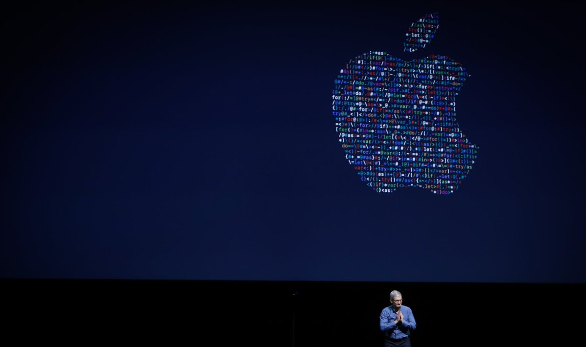 Apple`i tegevjuht Tim Cook teatas eile, et müüdud on miljard telefoni. 