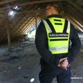 VIDEO ja FOTOD | Mupo lööb korda majja: patrullid käisid vaatamas hüljatud tallihoonet, kus noorteseltskonnad kogunevad