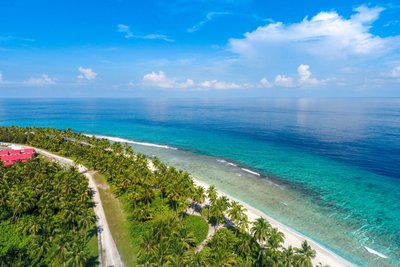 Imeline rand Maldiividel.