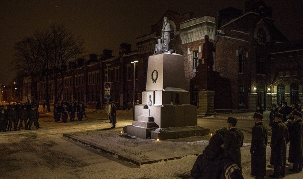 Monument sõjakoolis surma saanud neljale kadetile