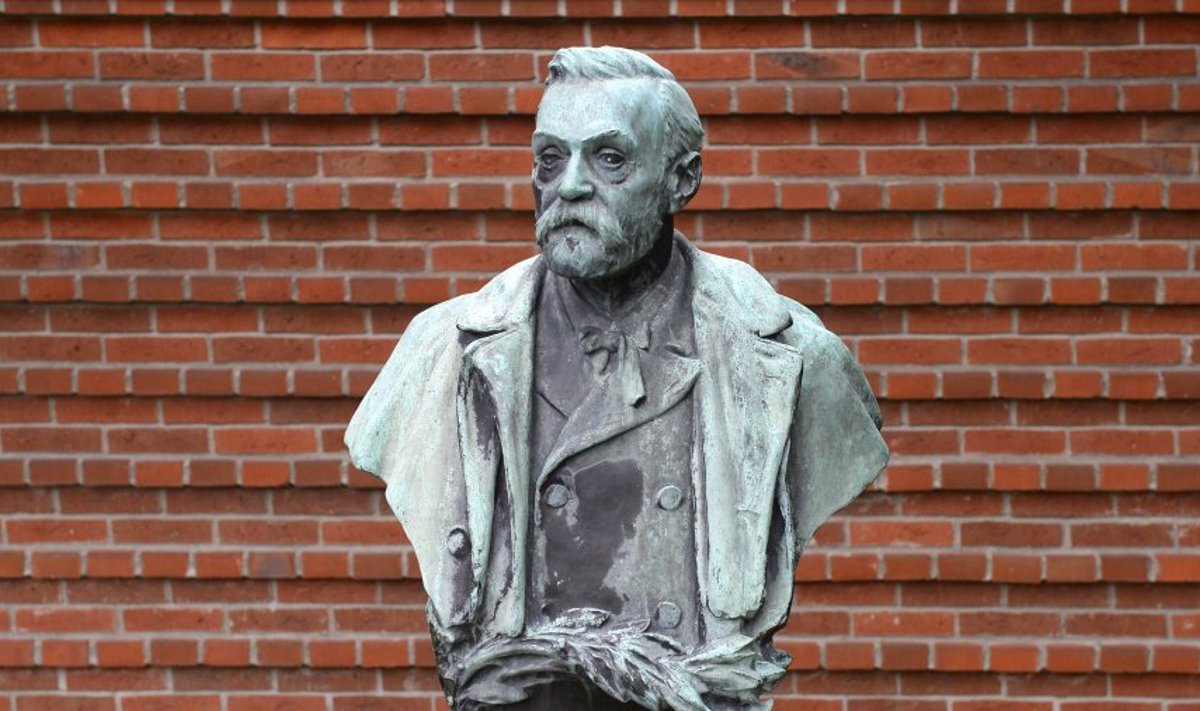 Памятник Альфреду Нобелю в Стокгольме