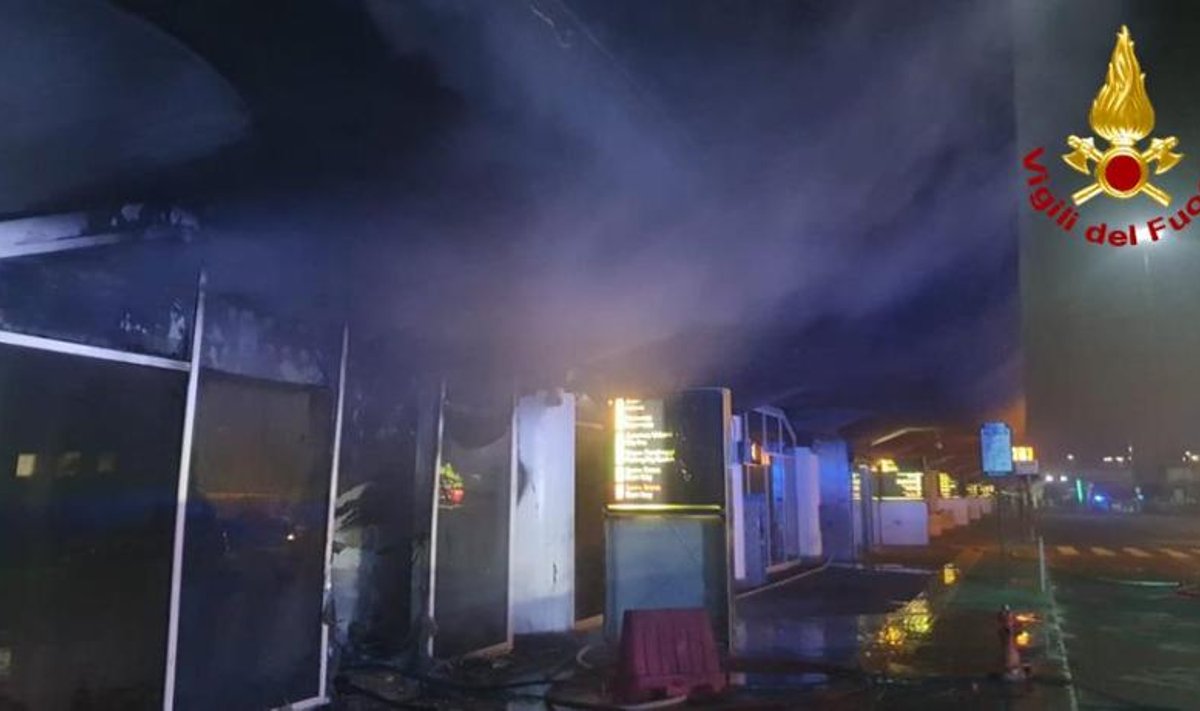Catania lennujaamas puhkes pühapäeva öösel tulekahju, keegi vigastada ei saanud.