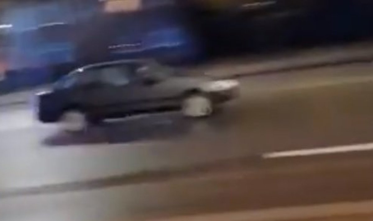 Tartus politsei eest põgenenud auto