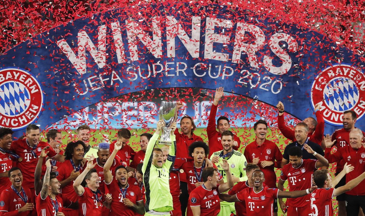 Müncheni Bayerni mängijad võitu tähistamas
