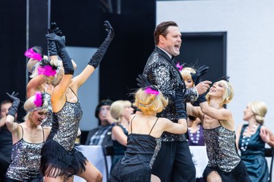 Kalle Sepp koos tantsijatega peaproovis