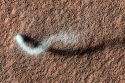 2012. aastal nähti Marsil tolmukuradit ülalt, Mars Reconnaissance Orbiteri kaameraga.