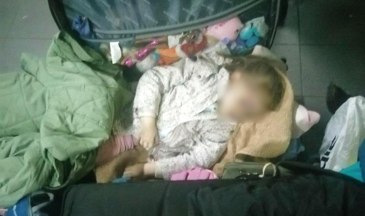 Lapsed on sunnitud Venemaal piiriületust oodates põrandal magama.