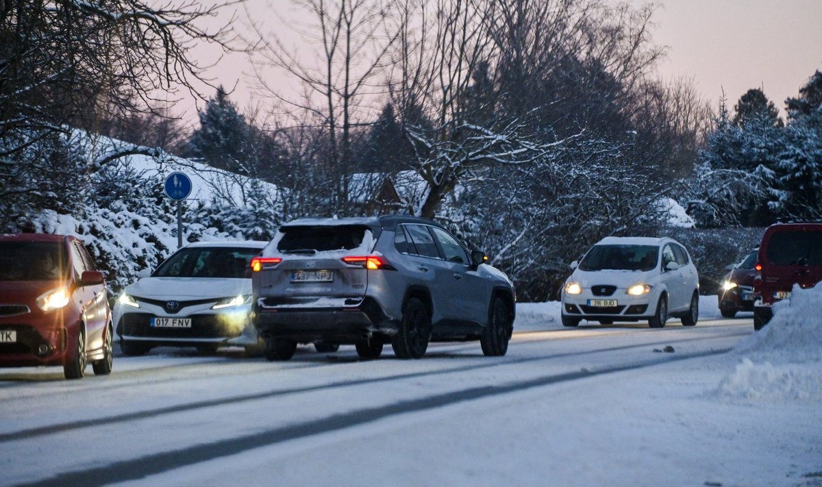 Viimsi vallas Haabneeme alevikus sõitis Toyota otsa jalakäijale