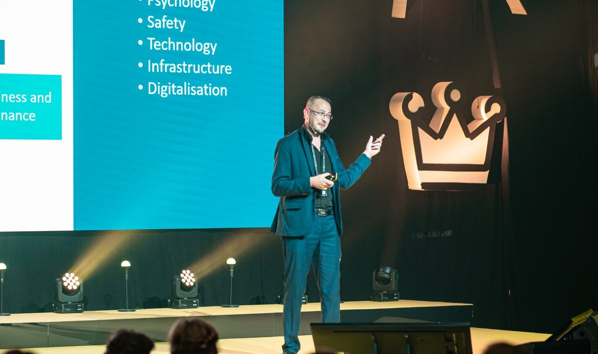 Marek Alliksoo sTARTUp Day festivalil kõnet pidamas