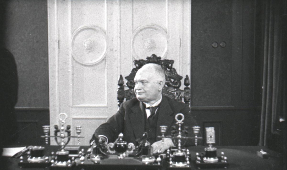 Eesti Vabariigi president Konstantin Päts oma töökabinetis, 1938