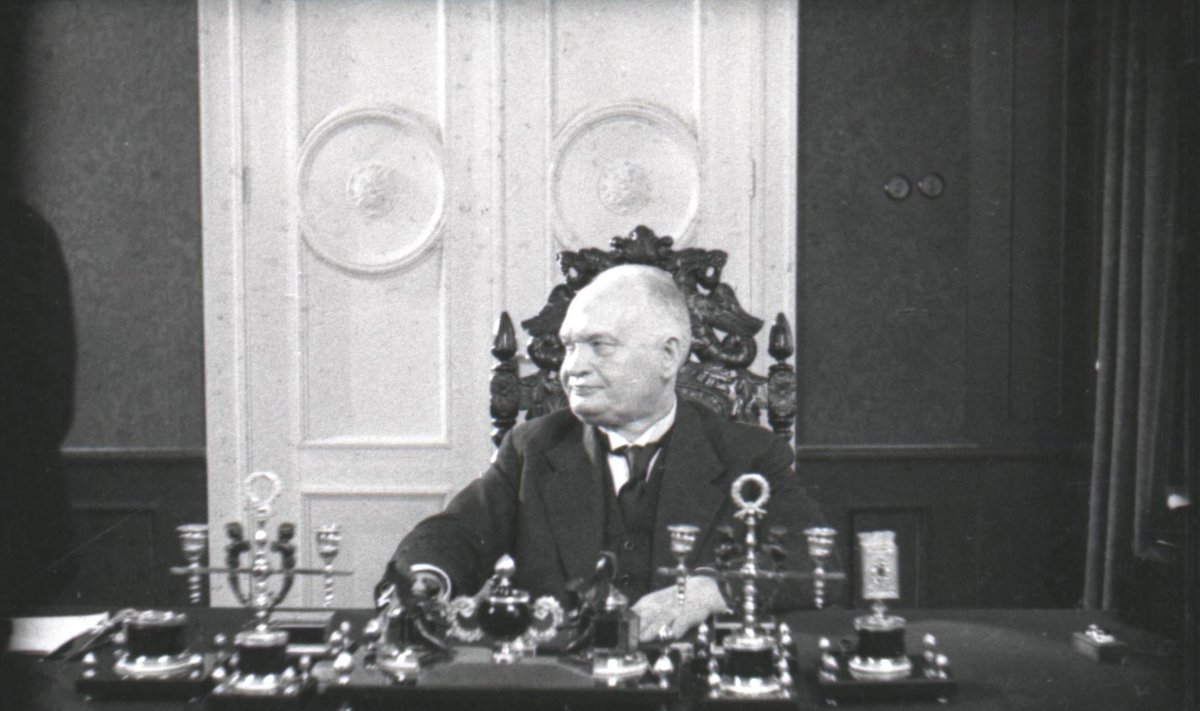 1938. aastal sai Konstantin Päts pärast põhiseadusemuudatust Eesti Vabariigi esimeseks presidendiks.