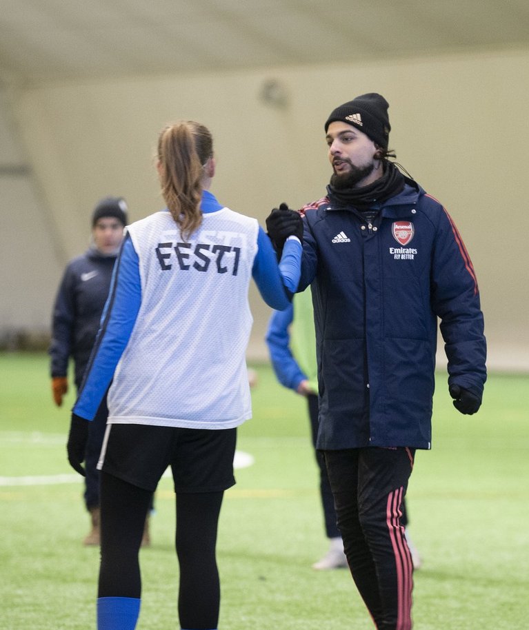 Londoni Arsenali treenerid andsid Eesti U17 neidude jalgpallikoondisele trenne.