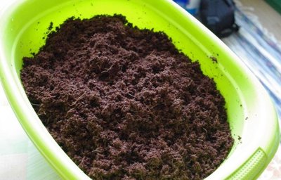 Vähem kui tunni aja pärast on tünnis 70–80 liitrit kohevat komposti