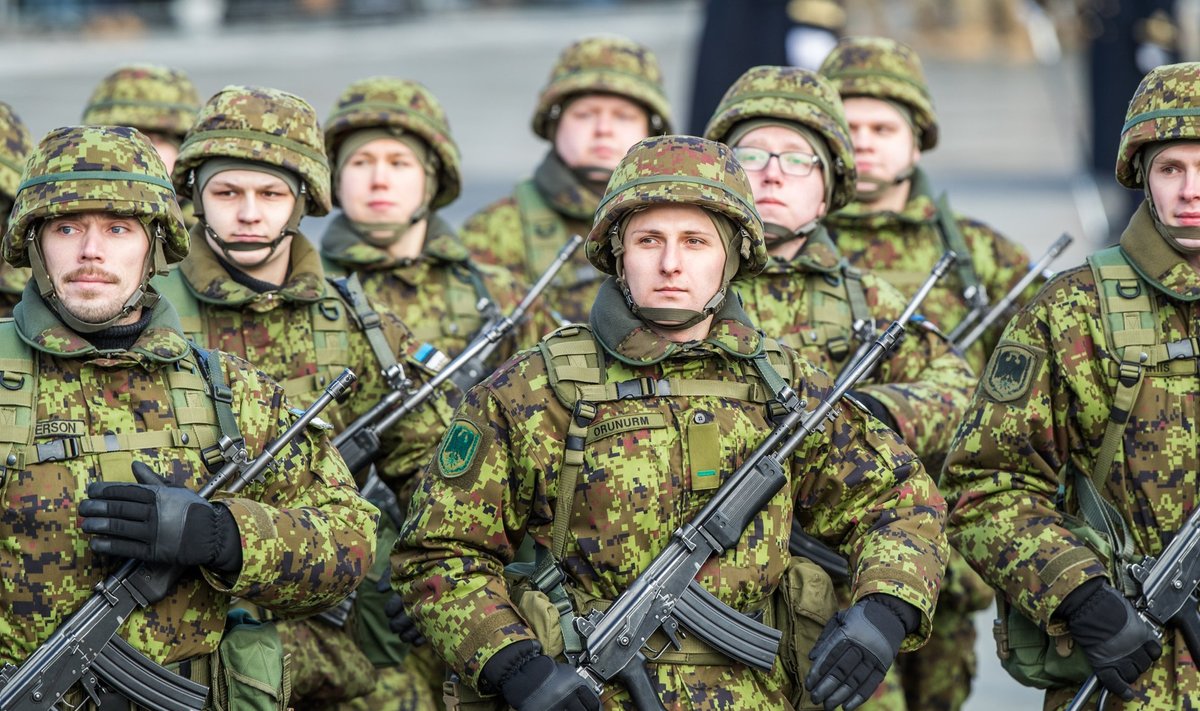 Eesti Vabariigi 99. sünnipäevale pühendatud kaitsejõudude paraad toimus Tallinnas Vaba­duse väljakul.