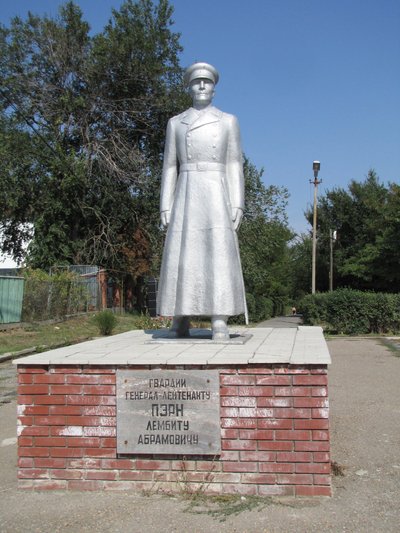 Lembit Pärna monument Kalmõkkias