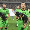 Ilus žest sportlastelt: Rumeenia jalgpallurid tutvustavad iga mängu eel varjupaikadest pärit koeri