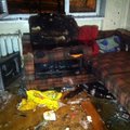 DELFI FOTOD: Päästjad leidsid Lasnamäelt eest põleval diivanil magava mehe, korter süttis öö jooksul kaks korda