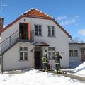 FOTOD: Saaremaal põles varjupaigas naise ja väikelapse tuba