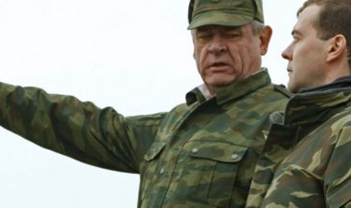 Vene armeekindral Vladimir Boldõrjev ja president Dmitri Medvedev