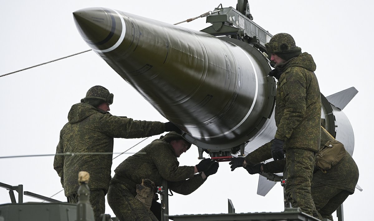 Vene sõdurid raketiga Iskander