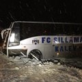 ФОТО: Автобус с футболистами силламяэского "Калева" попал в аварию