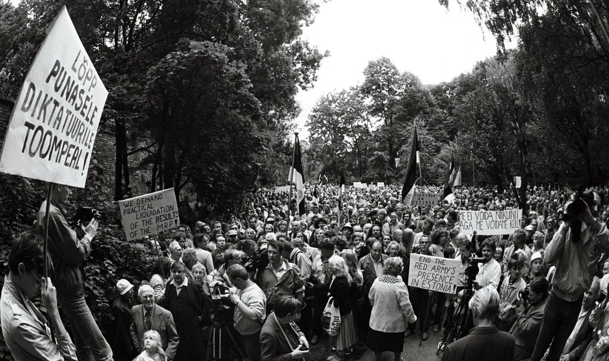 ERSP organiseeritud meeleavaldus 1989. aastal Molotovi-Ribbentropi pakti 50. aastapäeval Hirvepargis