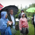 FOTOD | kuidas Läsna-Loobul paduvihmas aasta küla valiti
