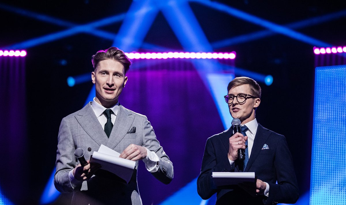 Karl-Erik Taukar (vasakul) oli koos Tõnis Niinemetsaga selleaastase Eesti Laulu saatejuhtidest.